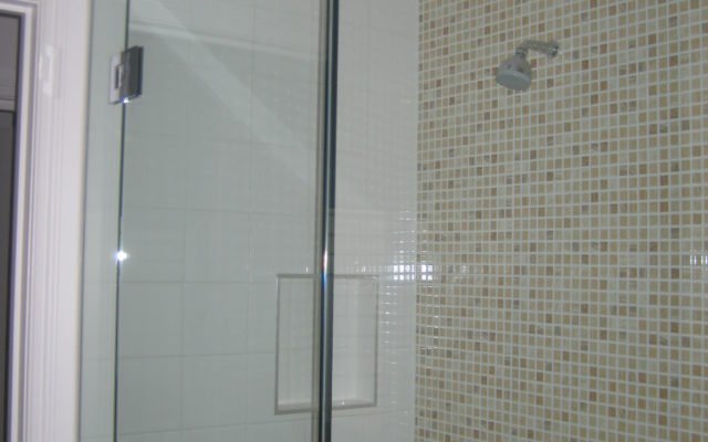 Frameless shower screen by Dynamic Glass Melbourne